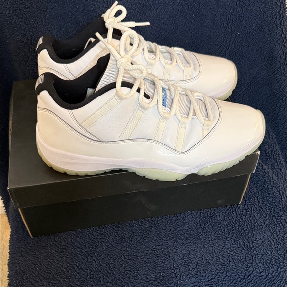 Air Jordan Retro 11 Columbia White blue Black main image 10